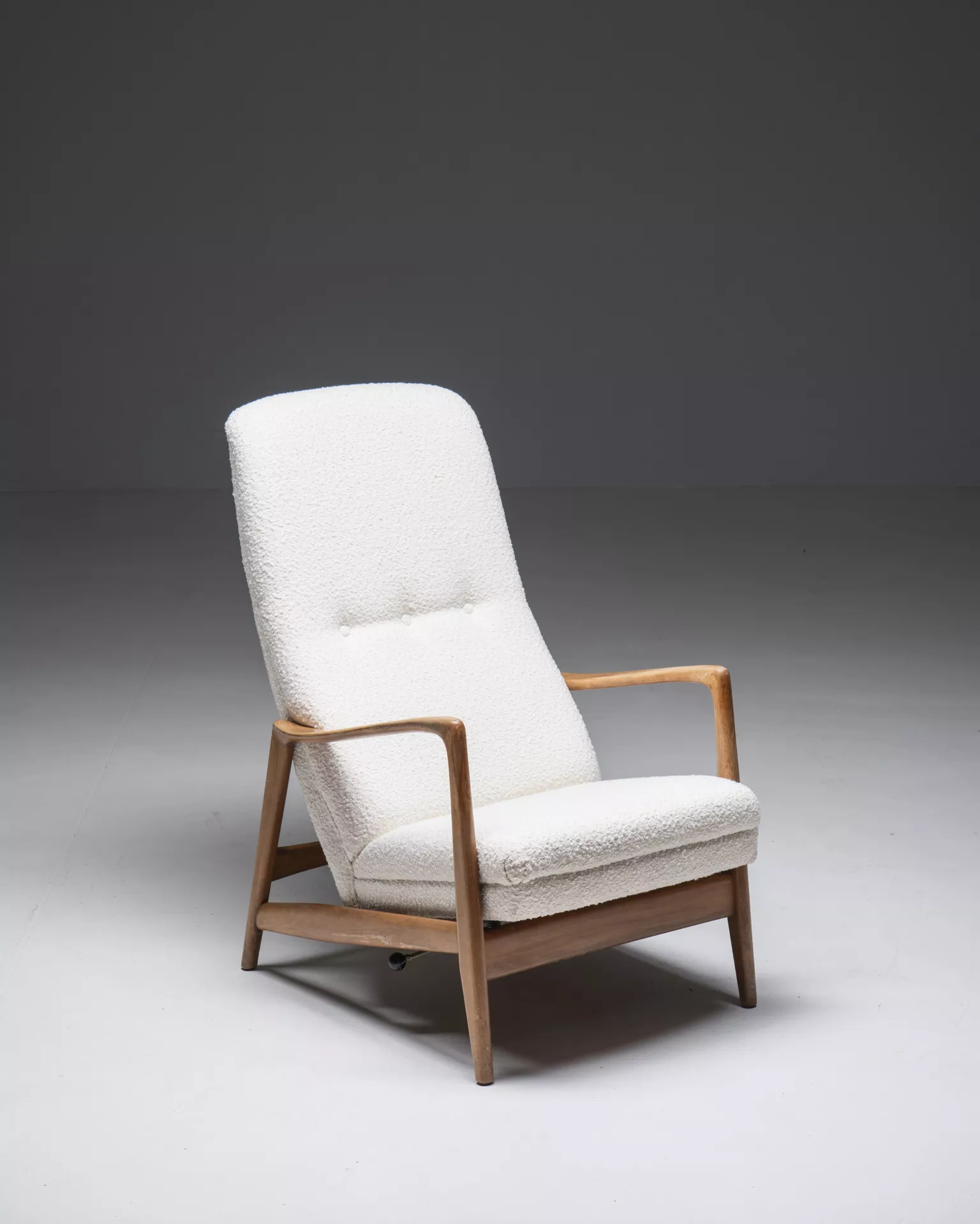Model 829 / highback easy chair