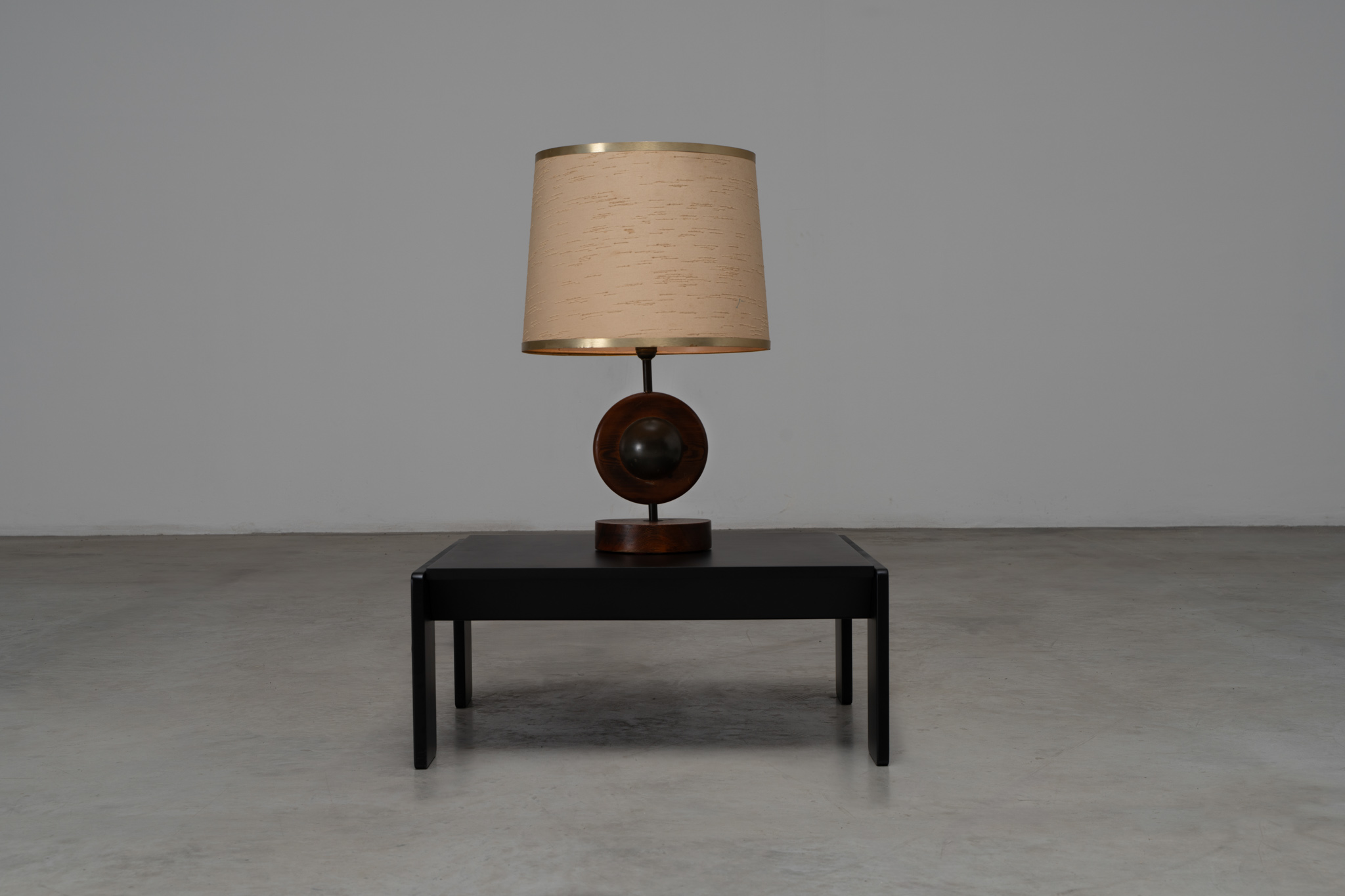 Rare lamp, wood with brass, 1960s, made in Italy.