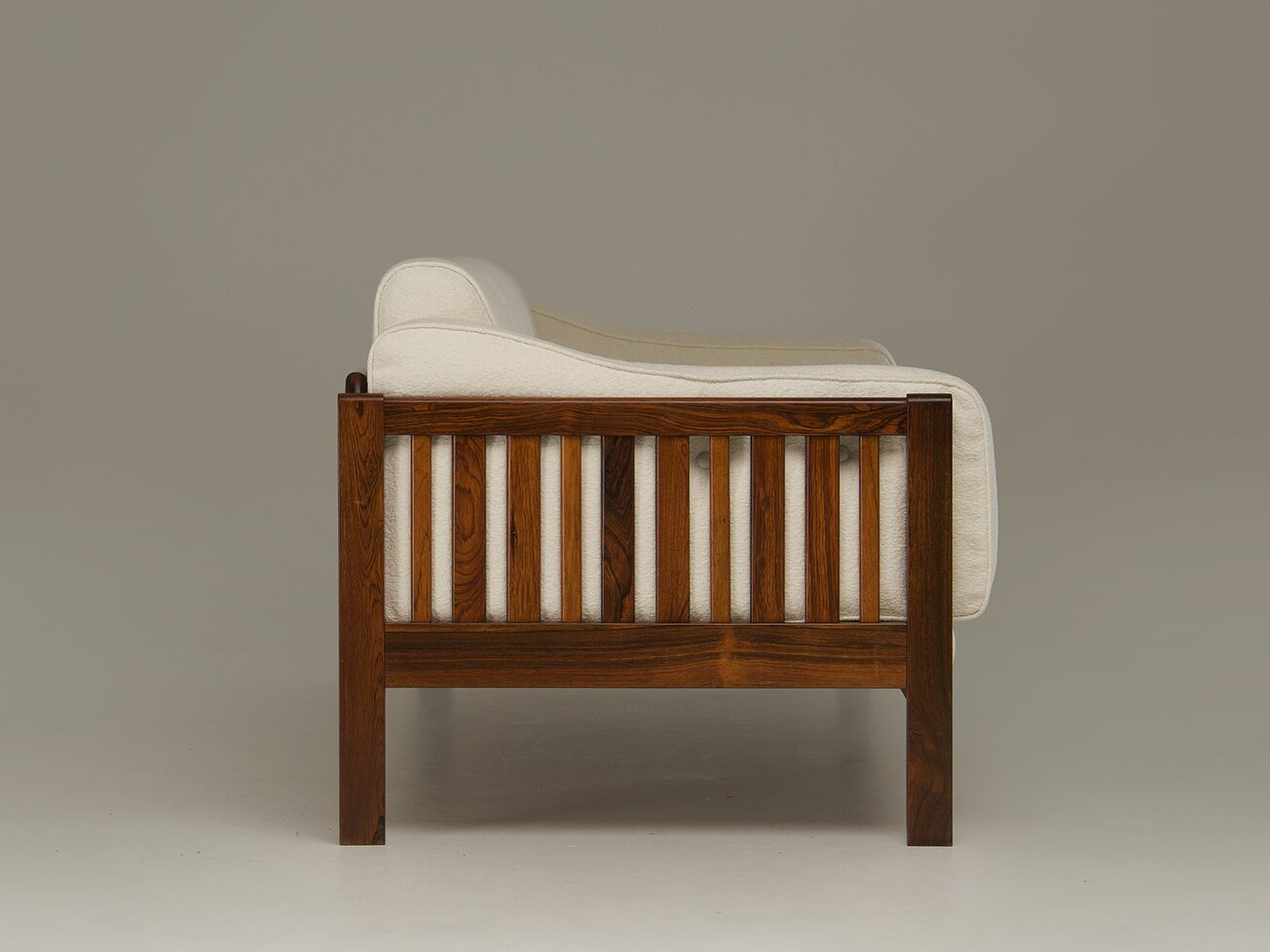 Monte-Carlo-3-seater-sofa-Ingvar-Stockum-Futura-Mobler-white-boucle-WEB-03
